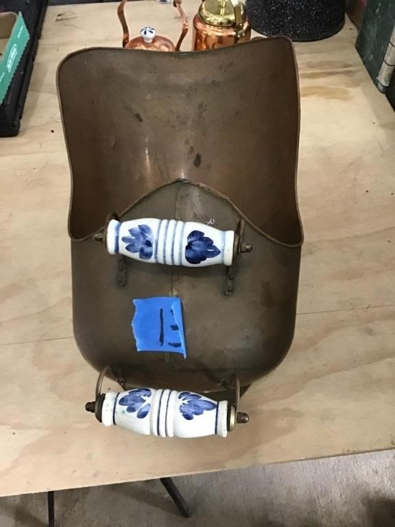 Lot 13: COPPER SCOOP