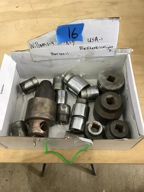 Lot 16: 3/4.  SOCKETS
