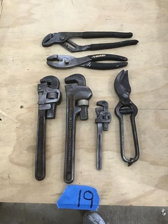 Lot 19: PIPE WRENCHES,  PLIERS
