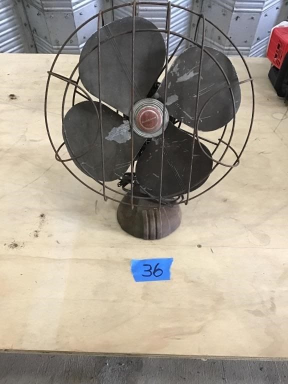 Lot 36: VINTAGE FAN