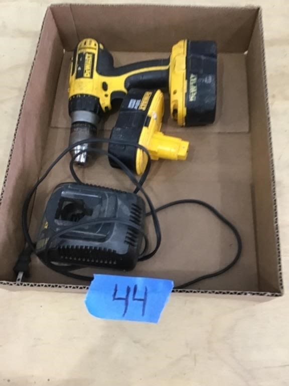 Lot 44: DEWALT 18 VOLTDRILL BATTERY, CHARGER