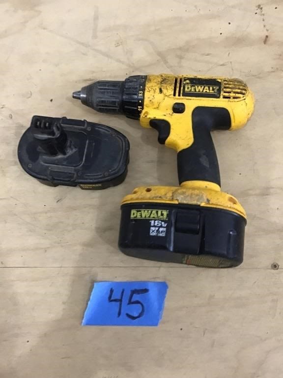 Lot 45: DEWALT 18 VOLT DRILL,  BATTERY