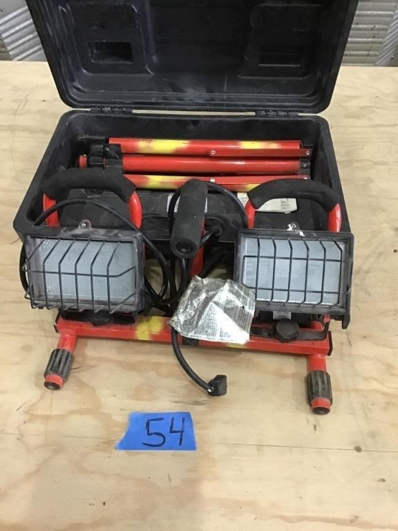 Lot 54: TWIN LIGHTS AND TRI POD,  WITH CASE