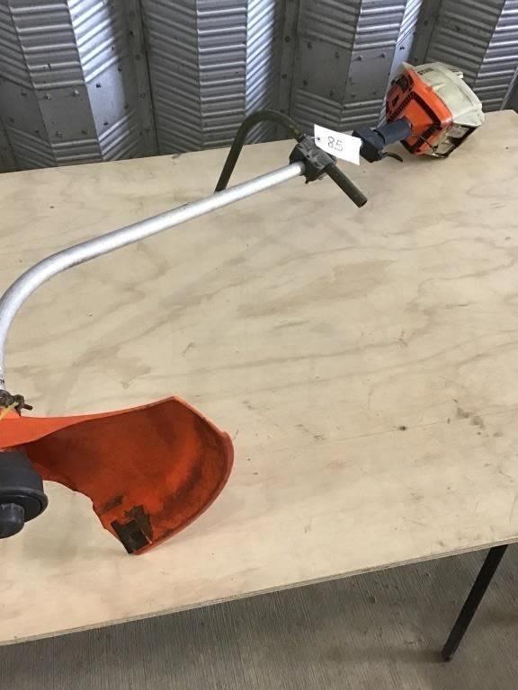 Lot 85: STIHL STRING TRIMMER.   FS36
