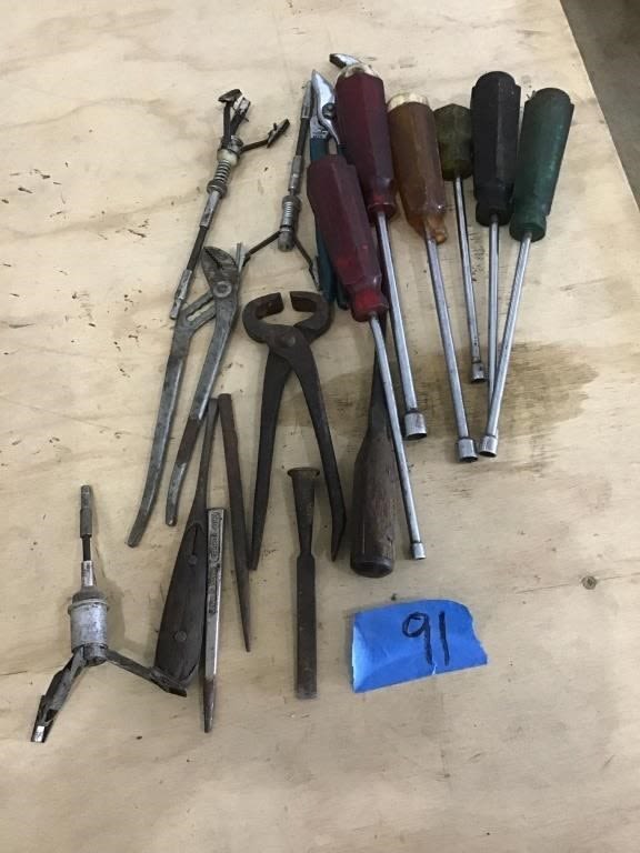 Lot 91: TOOLS,   NIPPERS, NUT DRIVERS ETC.