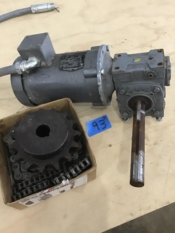 Lot 93: GEAR MOTOR , SPROCKETS, CHAIN,    3PH