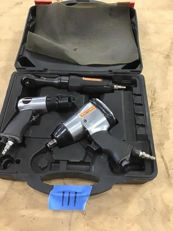 Lot 111: CRAFTSMAN PNEUMATIC SET