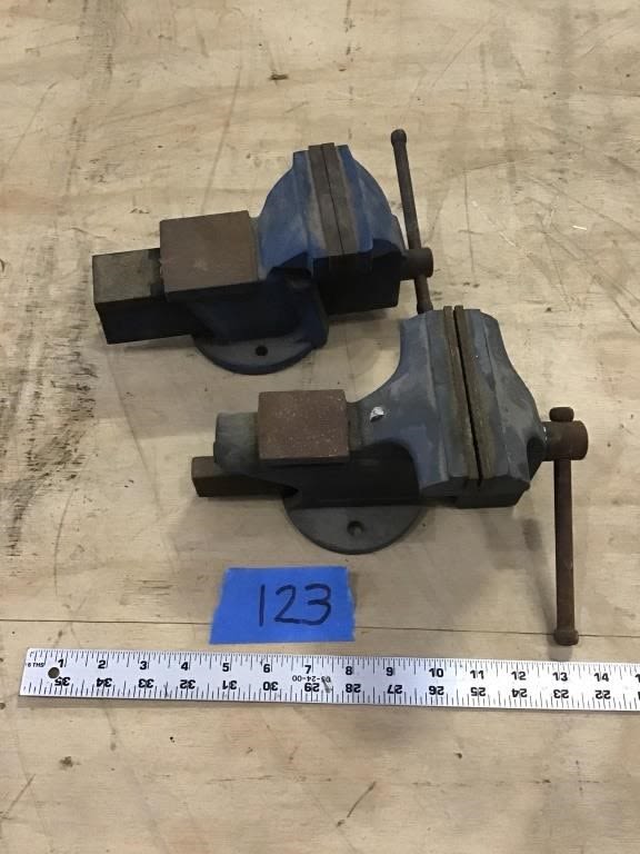 Lot 123: 2- SMALL VISES