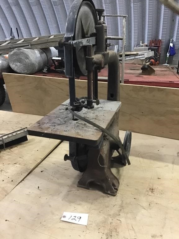 Lot 129: BENCH TOP BAND SAW.   NO MOTOR