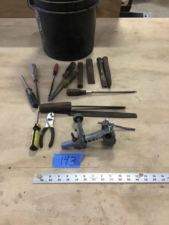 Lot 143: FLARING TOOL, SCREWDRIVERS, OTHER