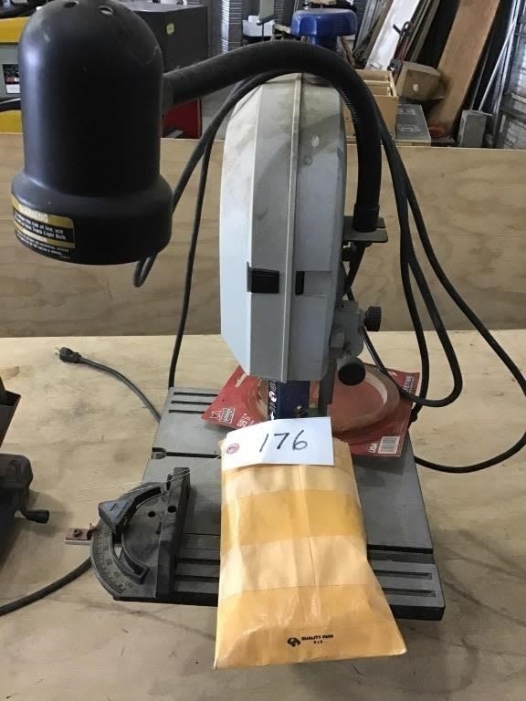 Lot 176: DELTA BENCH BAND SAW