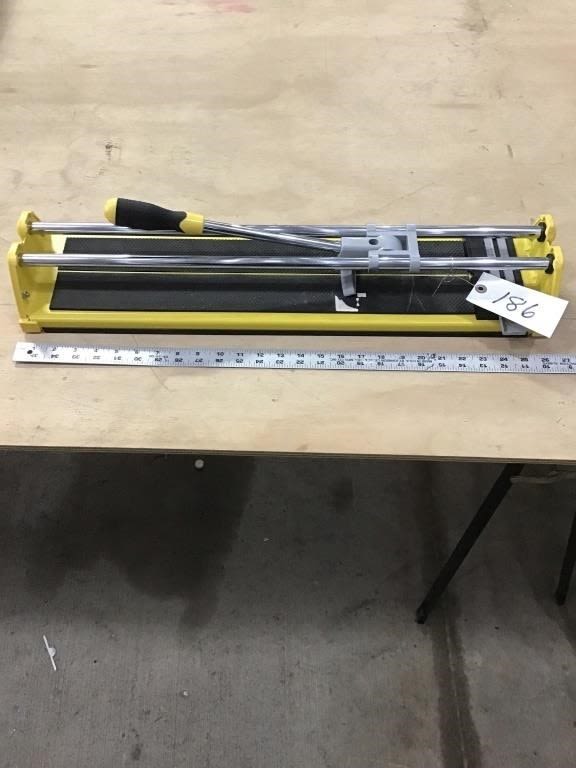 Lot 186: TILE CUTTER