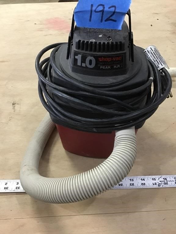 Lot 192: SMALL SHOP VAC