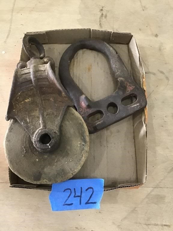 Lot 242: PULLEY,  CLEVIS