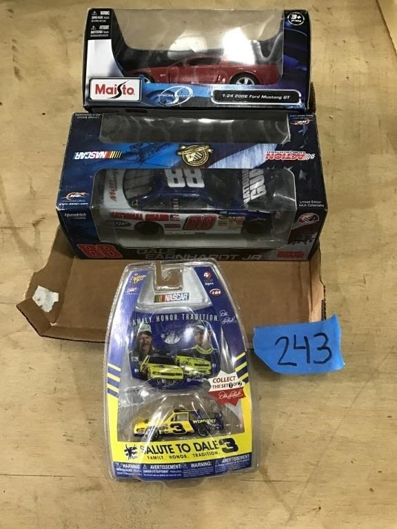 Lot 243: DIE CAST RACECARS