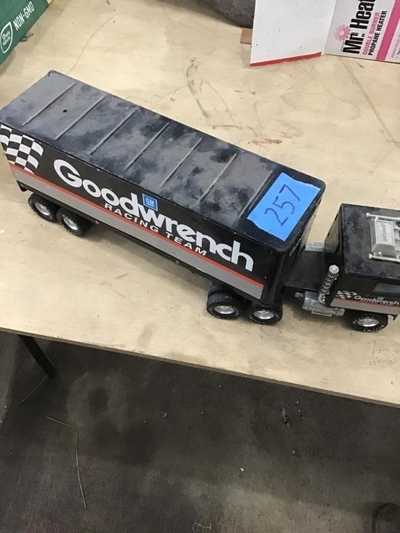 Lot 257: GOODWRENCH. SEMI TRUCK