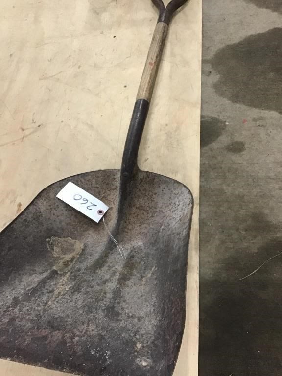 Lot 260: SCOOP SHOVEL