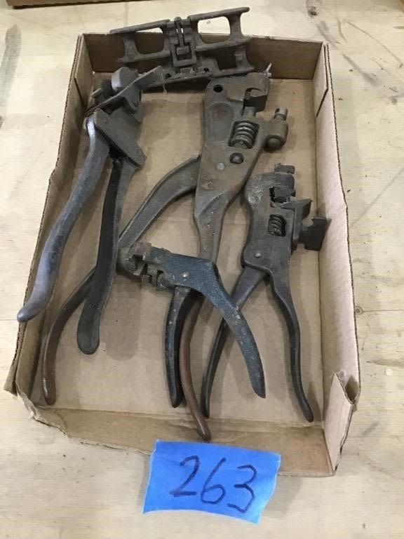 Lot 263: STRIKER,  SAW SETS