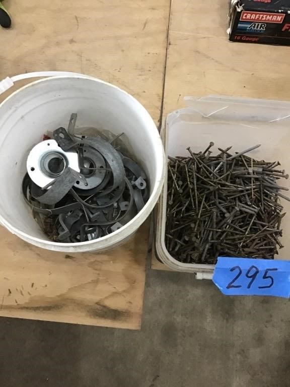 Lot 295: NAILS AND BRACKETS