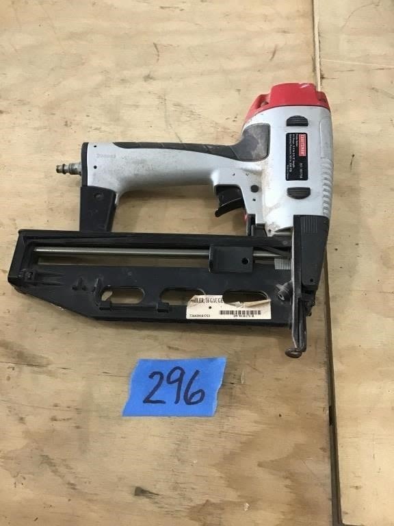 Lot 296: CRAFTSMAN PNEUMATIC FINISHING NAILER