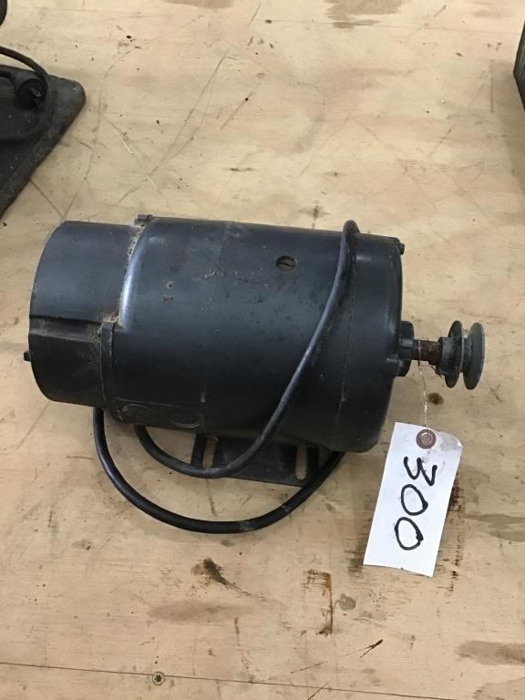 Lot 300: ELECTRIC MOTOR