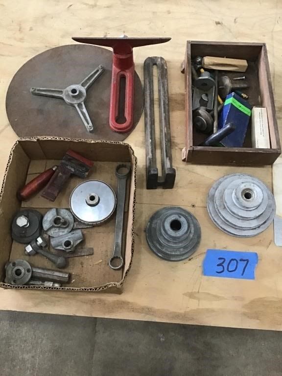 Lot 307: WOOD LATHE PARTS AND PULLEYS