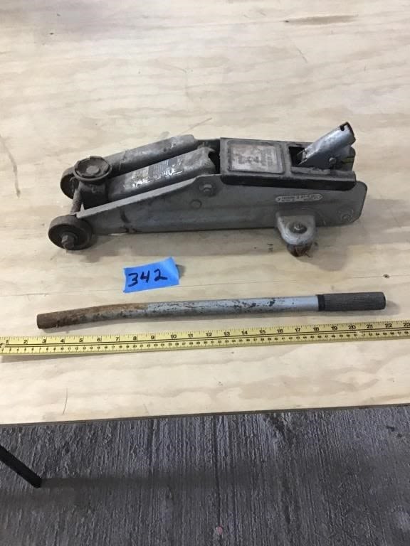 Lot 342: 2 TON FLOOR JACK