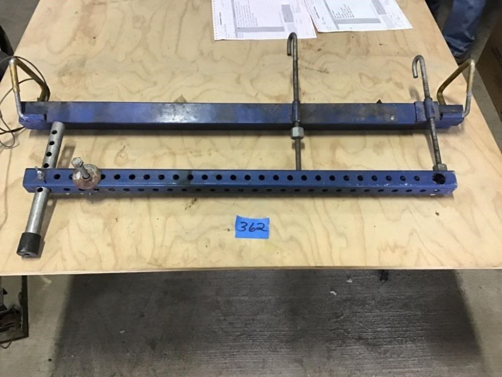 Lot 362: ENGINE AND TRANSMISSION HANGER
