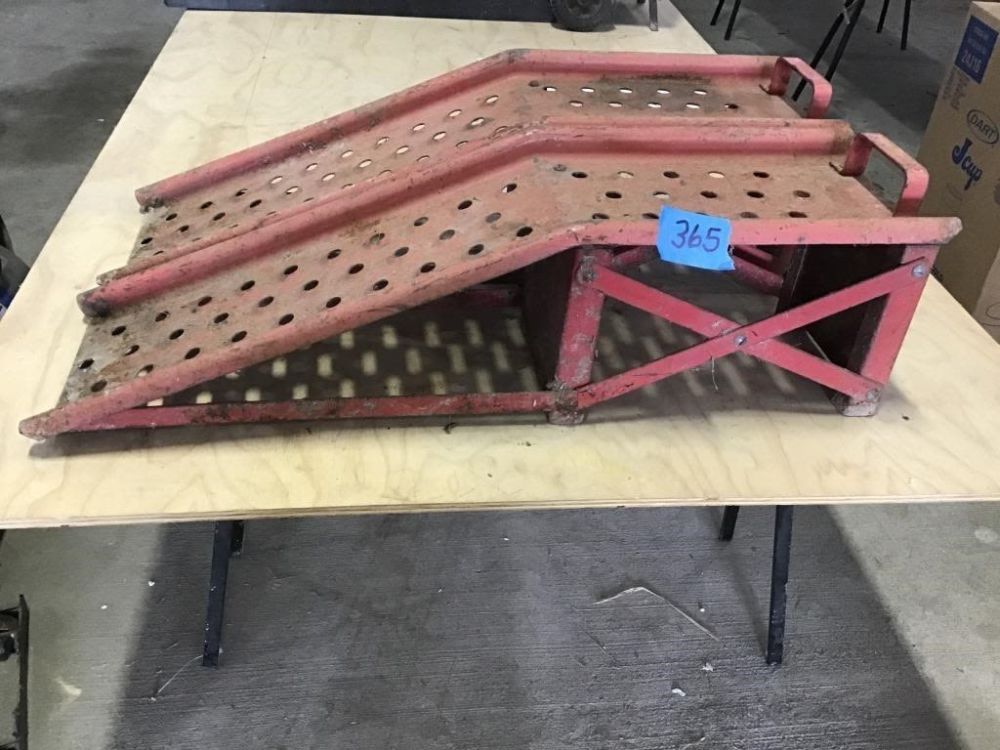Lot 365: METAL CAR RAMPS
