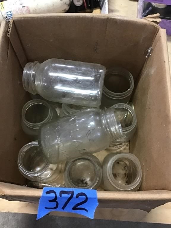 Lot 372: QUART JARS