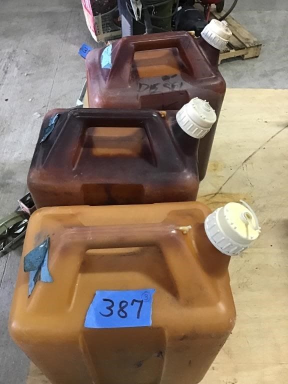 Lot 387: 3. FUEL CANS