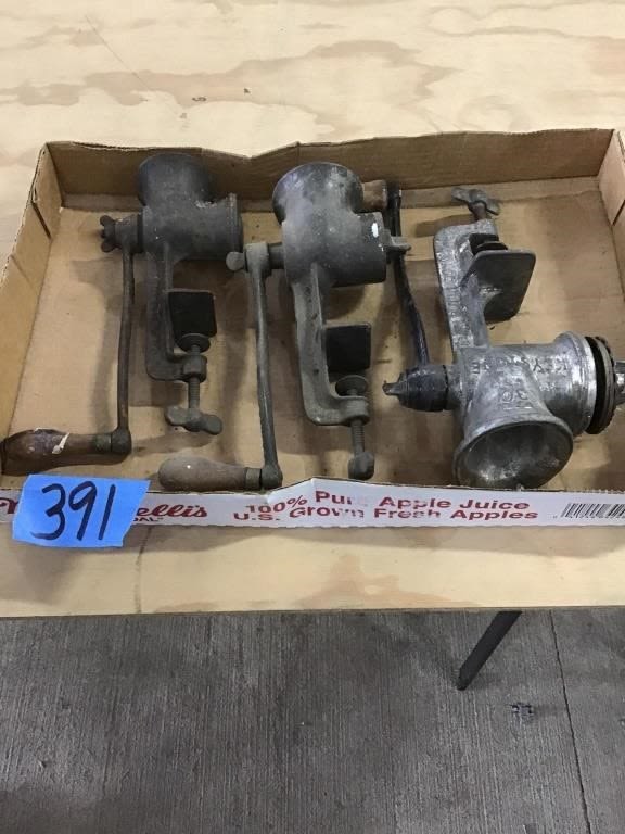 Lot 391: MEAT GRINDERS