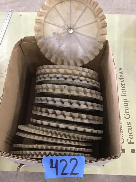 Lot 422: AIR PLANTER PLATES