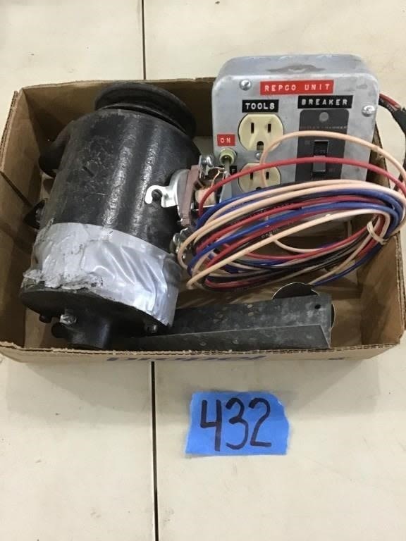 Lot 432: GENERATOR AND CONTROL BOX