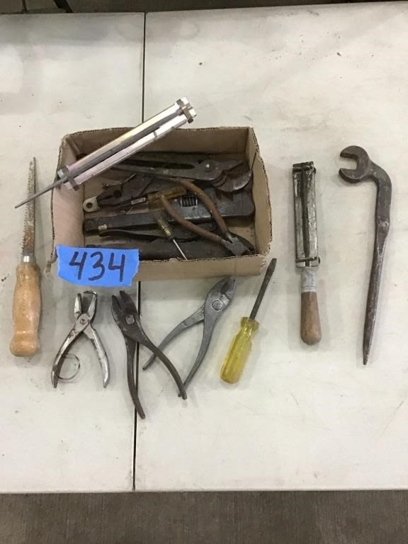 Lot 434: TOOLS