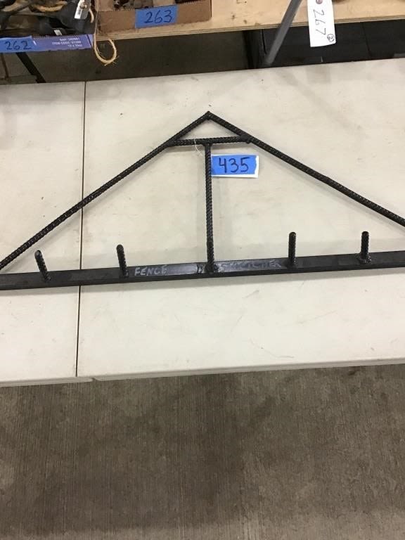 Lot 435: FENCE STRETCHER