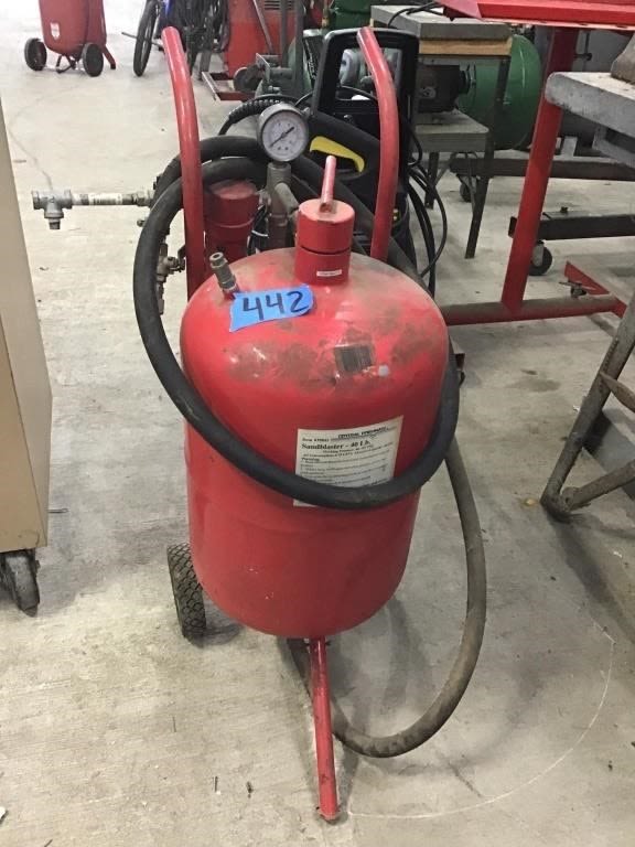 Lot 442: PRESSURE SAND BLASTER