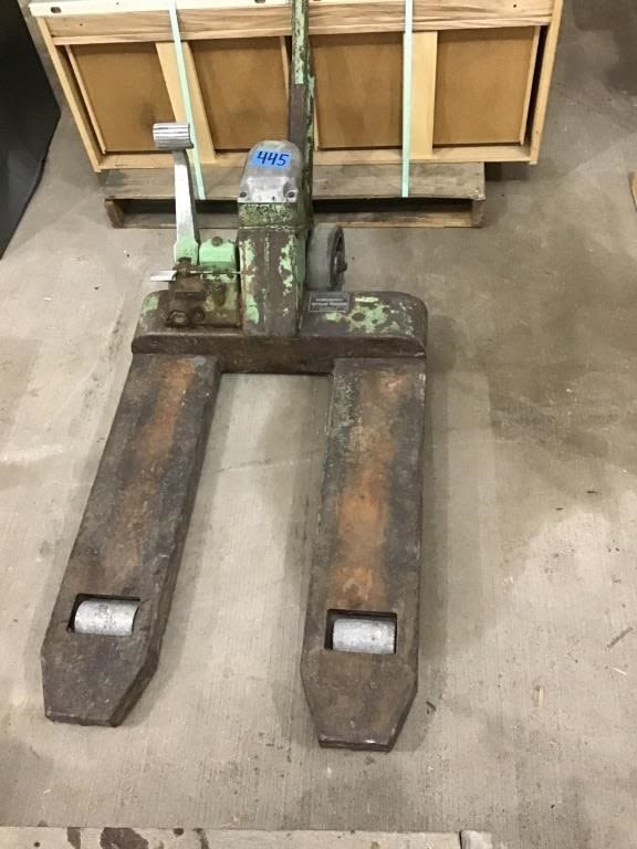 Lot 445: PALLET JACK