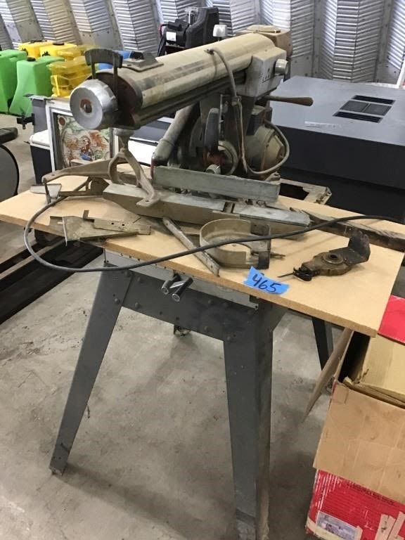 Lot 465: CRAFTSMAN RADIAL ARN SAW, STAND, ATTACHMENTS