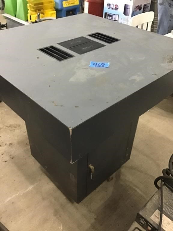 Lot 468: BANK BAR TOP