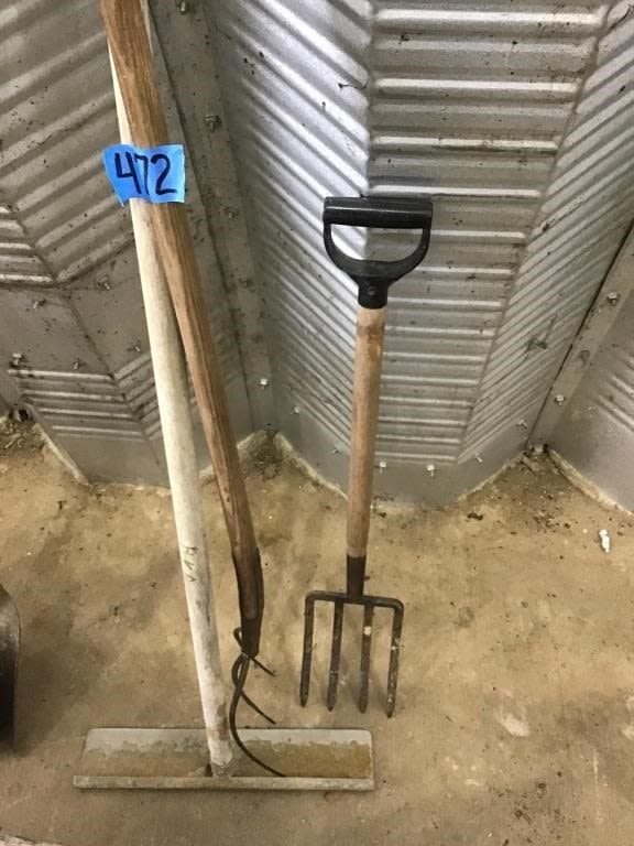 Lot 472: PITCH FORKS, AND DRAG