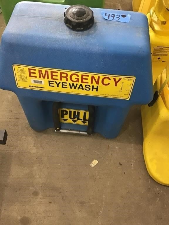 Lot 493: EYE WASH STATION