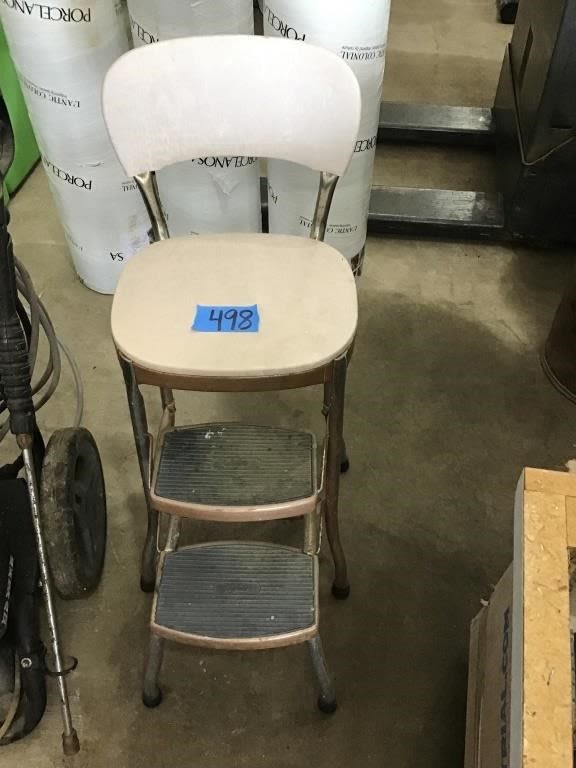 Lot 498: STEP STOOL