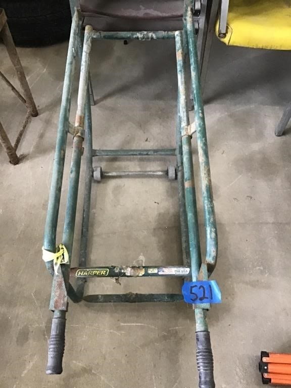 Lot 521: BARREL STAND