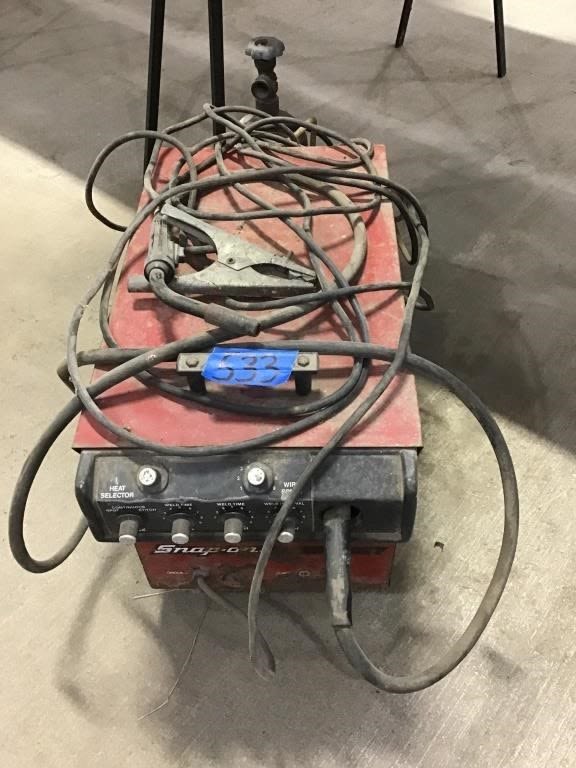 Lot 533: SNAP-ON MIG WELDER