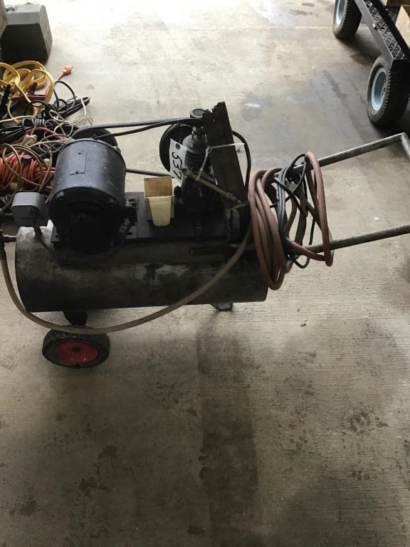 Lot 537: AIR COMPRESSOR