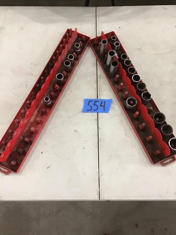 Lot 554: SOCKETS AND HOLDERS