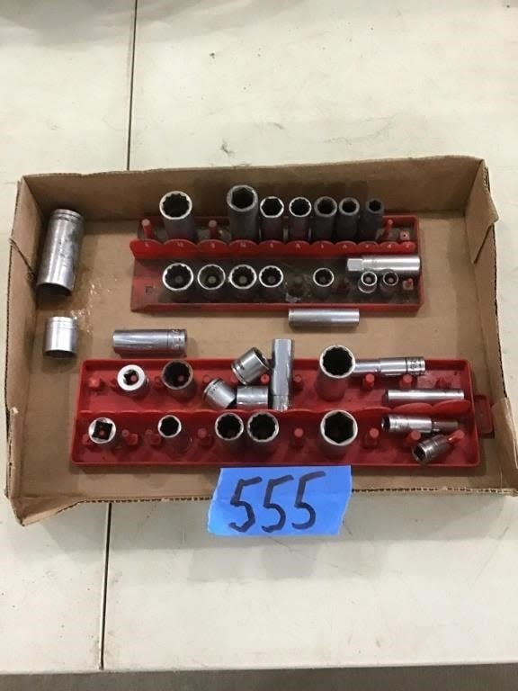 Lot 555: SOCKETS AND HOLDERS