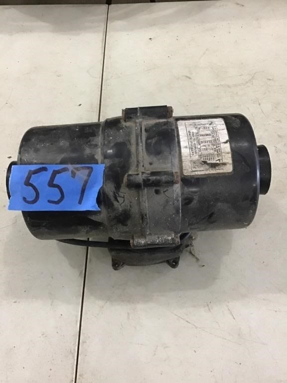 Lot 557: HOT TUB BLOWER