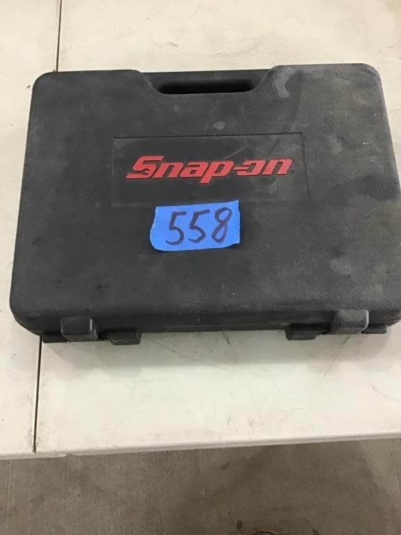 Lot 558: SNAP-ON. BATTERY SCREWDRIVER.  NEEDS BATTERY